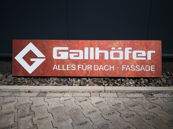 Werbeschild aus Aluverbund gefräst für einen Dachdeckerhandel